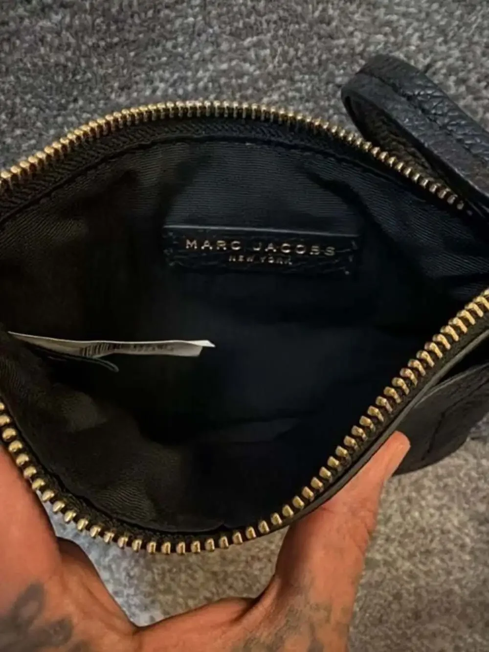 Marc Jacobs Pebbled Leather Wristlet Clutch in Black